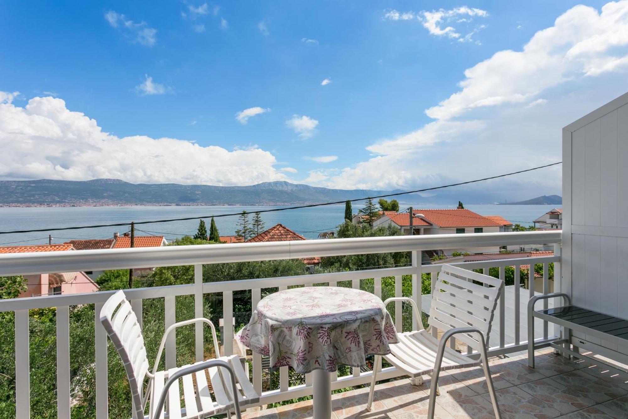 Apartments By The Sea Slatine, Ciovo - 6000 Bagian luar foto