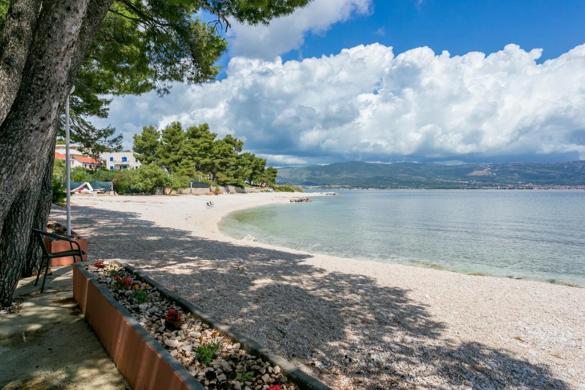 Apartments By The Sea Slatine, Ciovo - 6000 Bagian luar foto